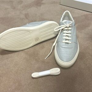 Common Projects Sneakers NWT never worn comes with bag and extra laces